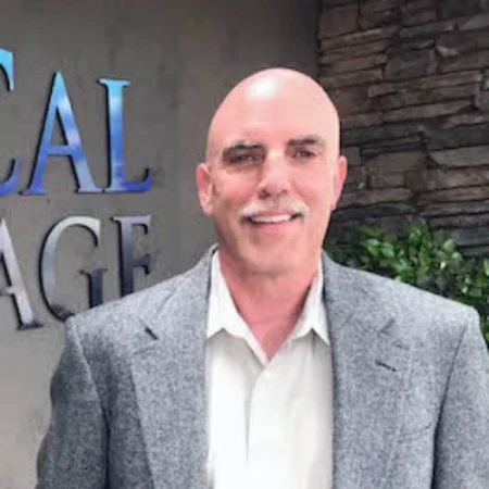 Mike Reilly Headshot